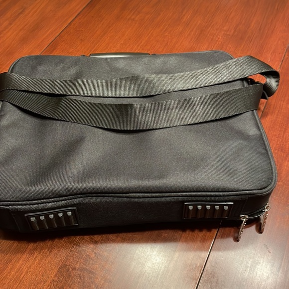 Computer or laptop bag with shoulder strap - Picture 2 of 5